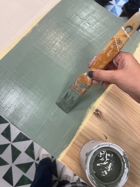 Cómo pintar madera: elige tu acabado 13 Como pintar madera con pintura a la tiza Humo Verde