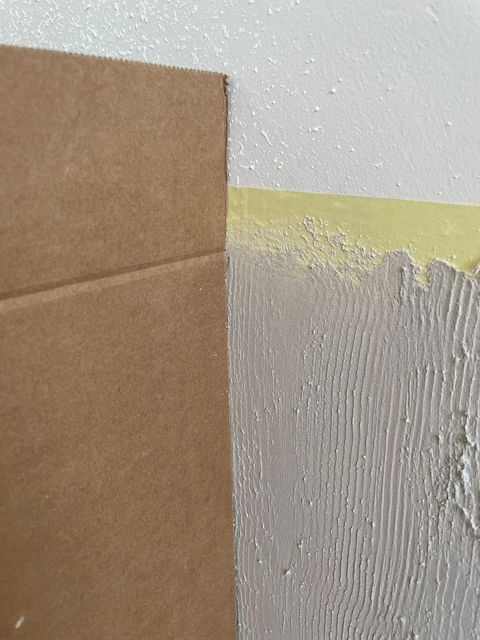 Cómo hacer un zócalo de madera con masilla y pintura 14 11