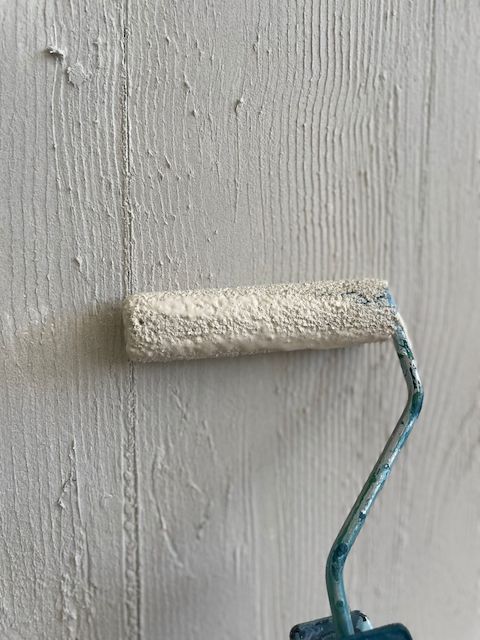 Cómo hacer un zócalo de madera con masilla y pintura 15 12