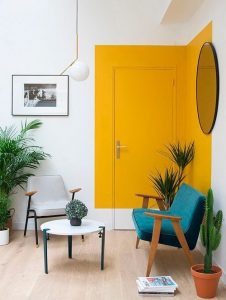 Ideas para pintar paredes de forma original 4 15 Puertas a color para una muy buena primera impresion