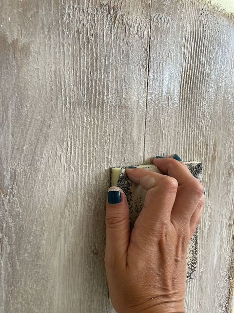 Cómo hacer un zócalo de madera con masilla y pintura 22 19