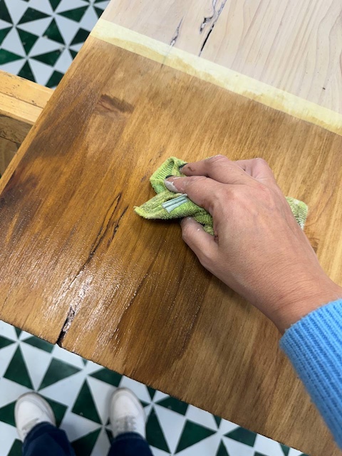 Cómo pintar madera: elige tu acabado 6 Cómo pintar madera con pátinas y rebajar la intensidad