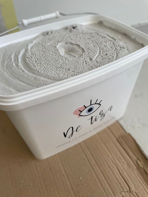 Cómo hacer un zócalo de madera con masilla y pintura 3 3