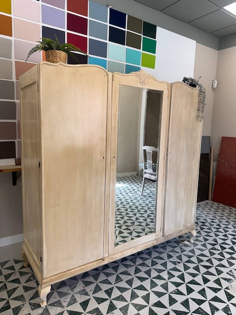 Armario antiguo con pátina