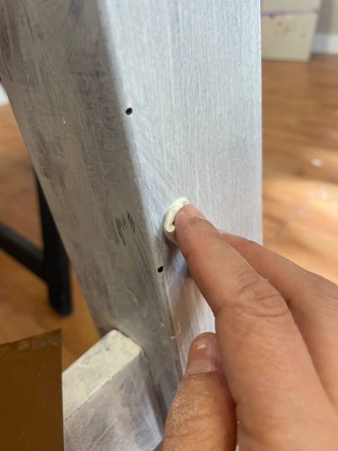 Cómo restaurar un viejo cabecero 18 Tapamos con masilla