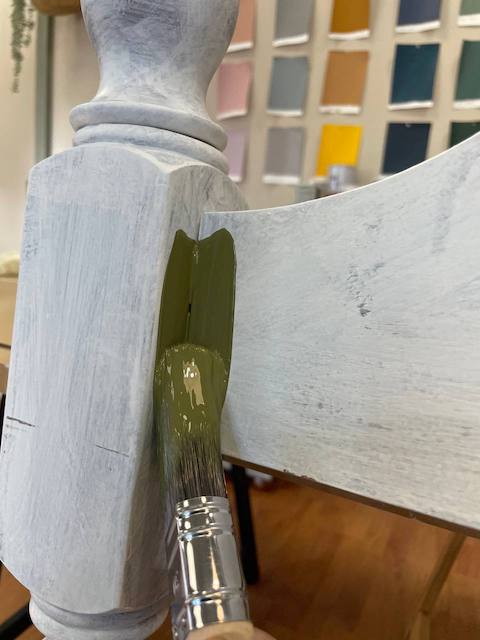 Cómo restaurar un viejo cabecero 25 Aplicamos algunas zonas con brocha