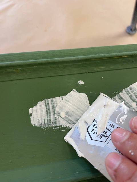 Ideas para personalizar tus muebles con tiradores 37 Tapamos los agujeros del tirador antiguo