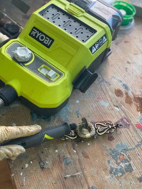 Cómo restaurar un mueble antiguo. 17 Aplique 3