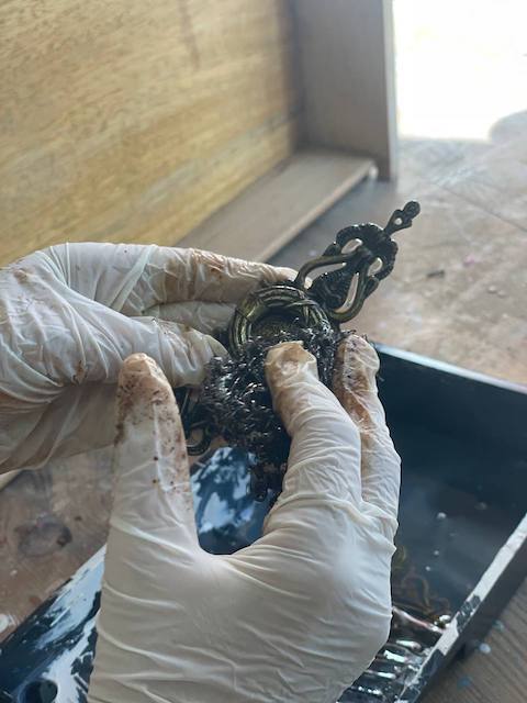 Cómo restaurar un mueble antiguo. 16 Aplique nana