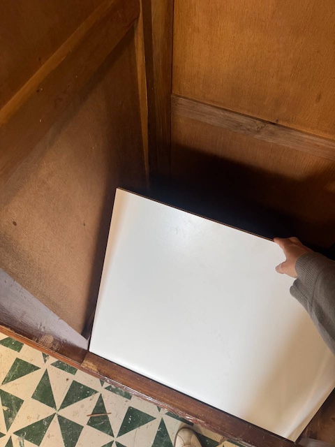 Pegamos la tabla en el armario