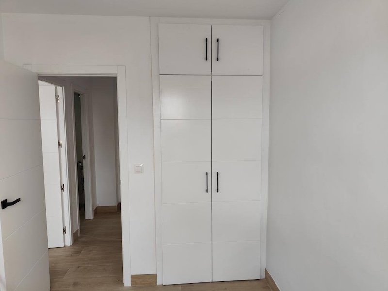 Puertas de armario colgadas