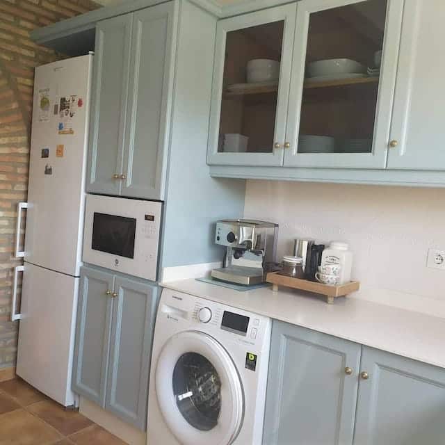 Guía completa para pintar y decorar tu casa según tu estilo de decoración 12 Azul Vintage cocina 2