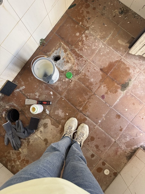 Suelo de barro en mal estado