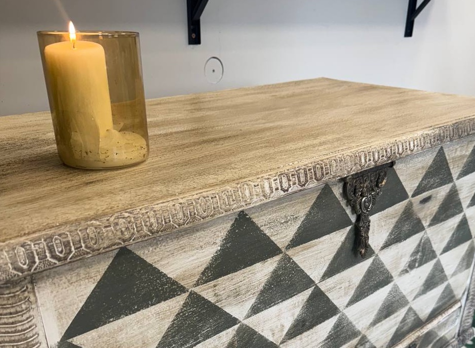 Cómo restaurar un baúl de madera en 5 pasos 28 Efecto madera en la tapa del baúl