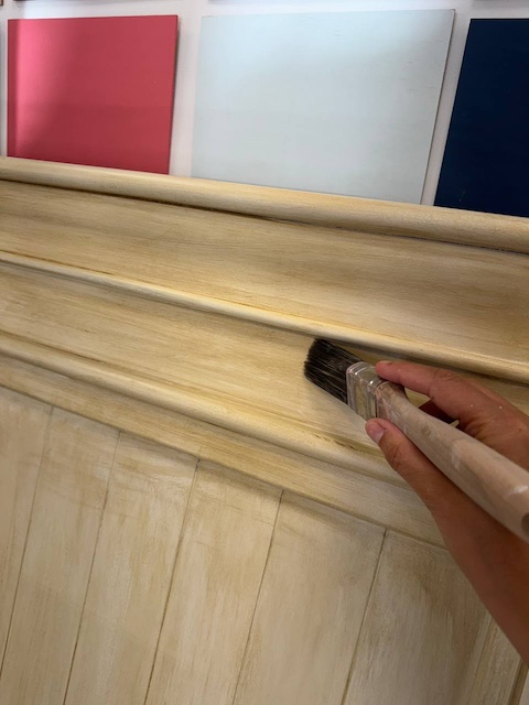 Crea efecto madera lavada en 3 pasos 15 Aplicamos con brocha la pátina nogal