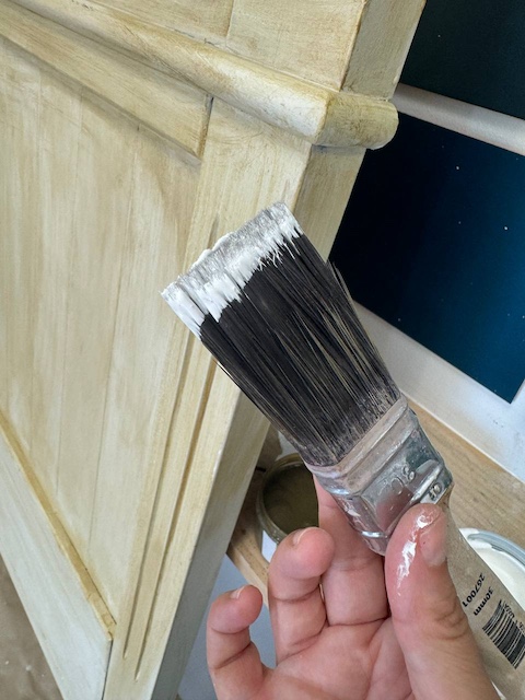 Crea efecto madera lavada en 3 pasos 16 Aplicamos cera en gel blanca