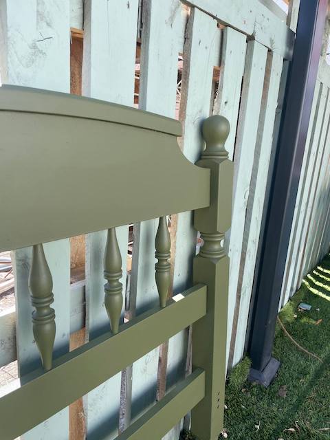 Cómo restaurar un viejo cabecero 34 Resultado final Essential Verde Oxford mate