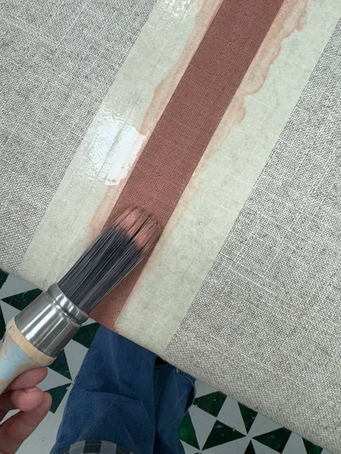 5 Ideas para renovar el cabecero de tu cama 12 Ideas para renovar el cabecero de tu cama: pintar rayas con pintura