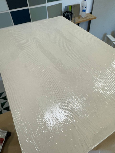 Tapa del mueble con efecto madera en metal