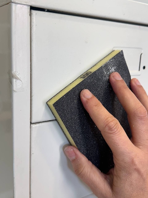 Limpiamos con lija como estropajo