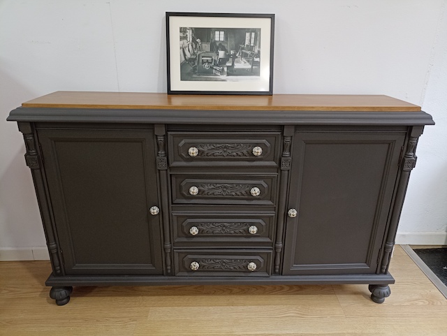Taller Cantera Vintage 25 Aparador pintado en Casi Negro