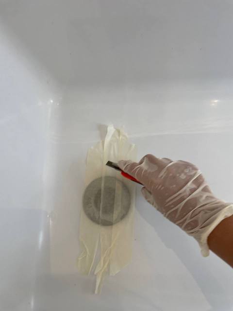 Cómo pintar tu bañera paso a paso 9 Cinta banera desague