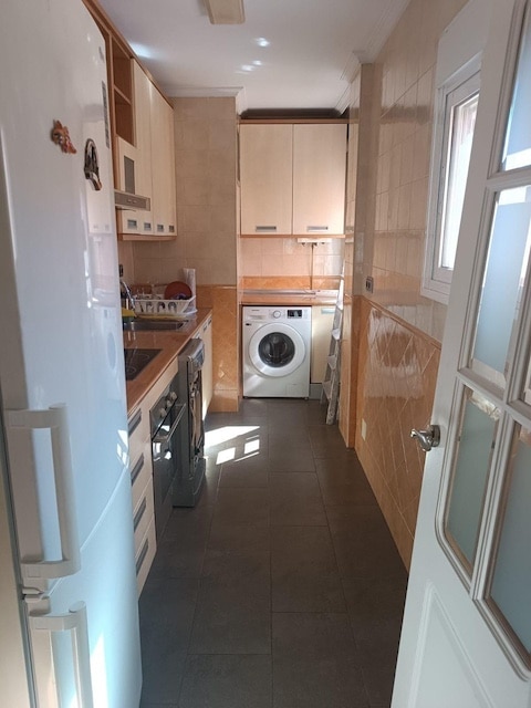 Cocina con azulejos naranjas