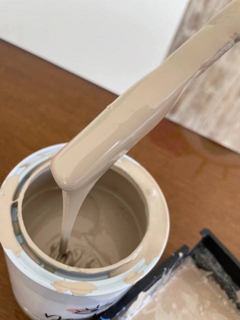 Cómo pintar una mesa de madera de comedor 9 Color Oliva