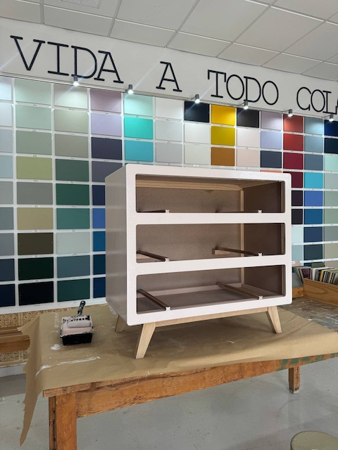 Cómoda con color base y primer