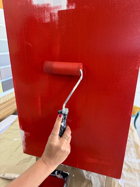 Aplicamos la pintura con rodillo