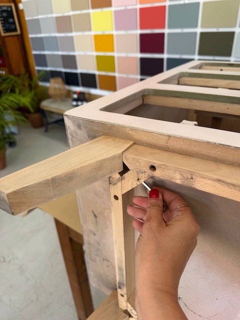 Arreglamos las patas del mueble