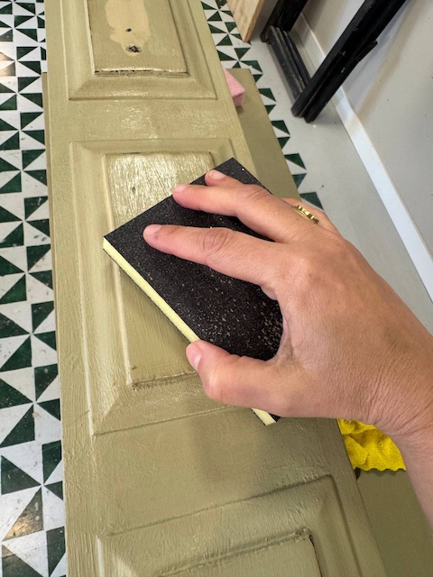 ¿Te atreves a transformar una cómoda en un mueble de lavabo? 14 Lijamos si hay algún desperfecto