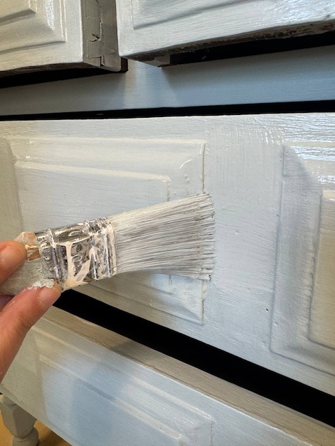 ¿Te atreves a transformar una cómoda en un mueble de lavabo? 15 Essential Azul Vintage