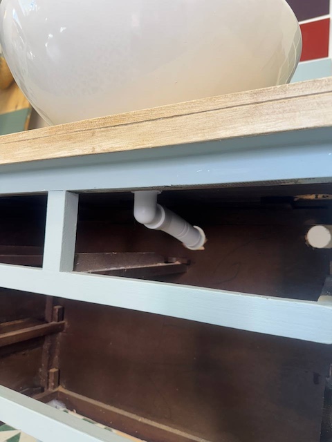 ¿Te atreves a transformar una cómoda en un mueble de lavabo? 33 Lavabo con tuberías conectadas