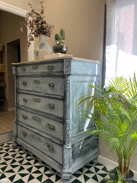 ¿Te atreves a transformar una cómoda en un mueble de lavabo? 47 Cómoda Ikea pintada con Chalk Paint