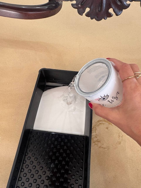 Añadimos agua a la pintura