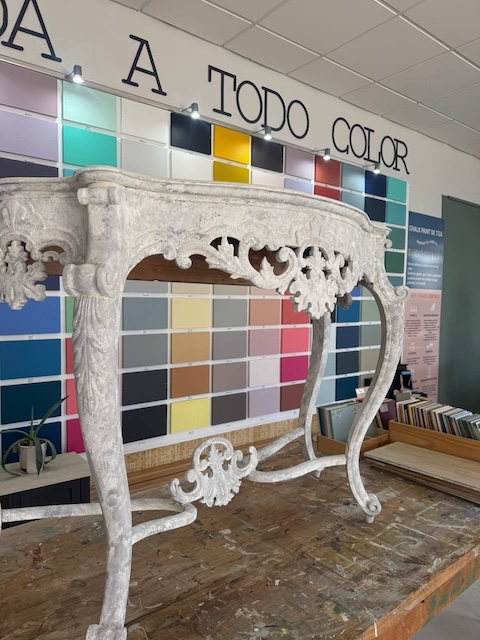 Efecto empolvado en muebles: consola