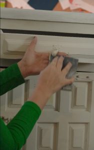 Como hacer efecto decapado en muebles 3 Decapado lija