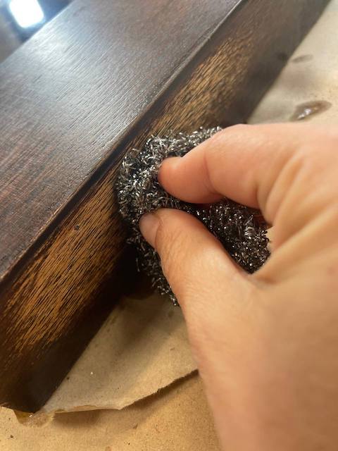 Cómo aclarar la madera de un mueble 8 quitar el decapante con nana