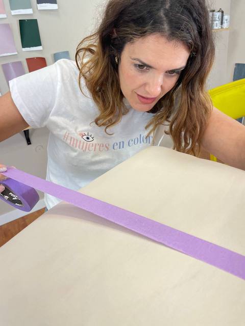 Cómo pintar sillas de madera 26 Marcamos las líneas en el asiento