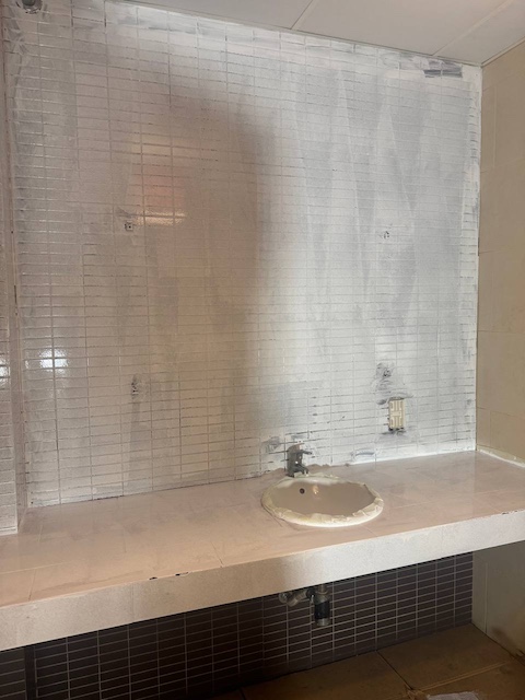 Pared y encimera pintada con pintura Strong 