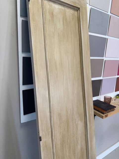 puerta con efecto madera
