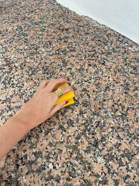 Cómo pintar una encimera 7 Encimera estropajo