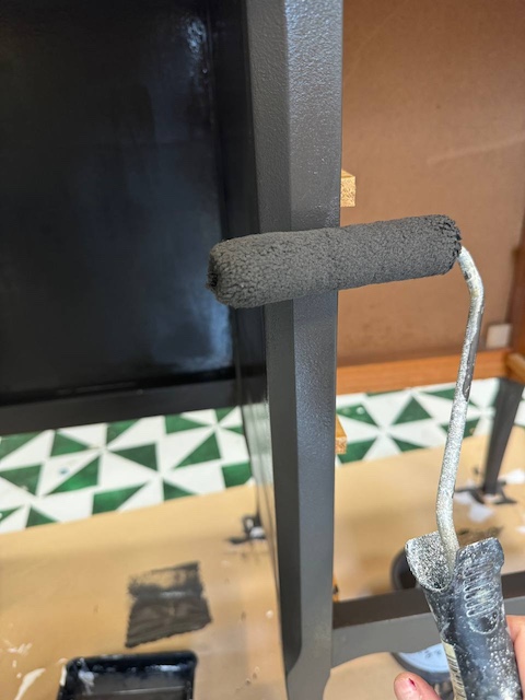 Cómo pintar y decorar tu espacio de trabajo en casa 12 Escritorio 13