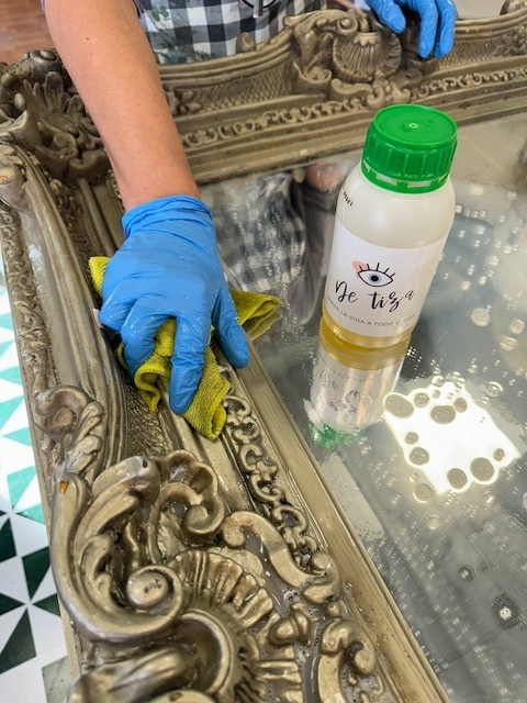 Limpiar el espejo antes de pintar