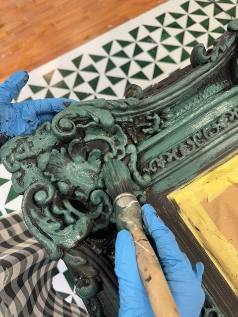 Aplicamos la pintura encima a toquecitos