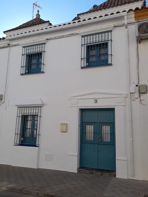 Ideas para pintar la fachada 35 Fachada pintada blanco y BAresse