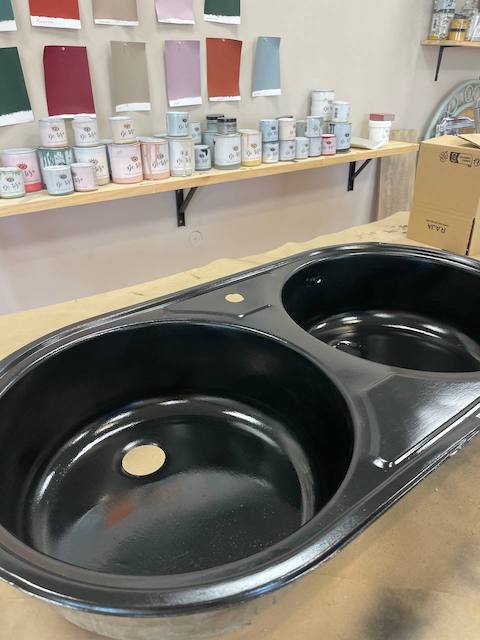 Cómo pintar un fregadero de forma fácil y económica 22 Fregadero pintado y barnizado