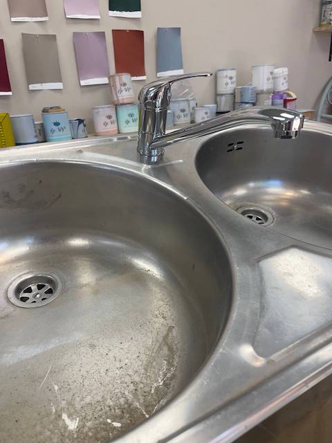 Cómo pintar un fregadero de forma fácil y económica 3 Fregadero de acero inoxidable