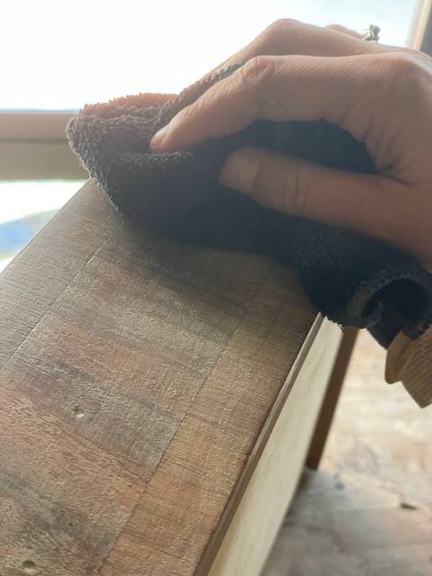 Cómo restaurar un mueble antiguo. 13 Frontal aguada trapo